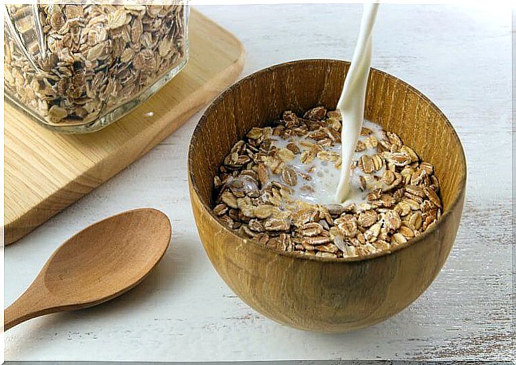 Porridge with oats and milk