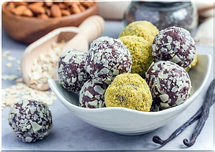 Chocolate balls with oats, coconut and dulce de leche 