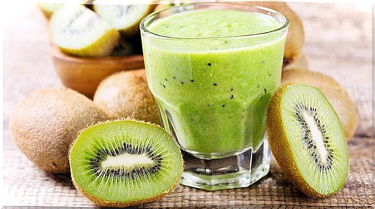 Healthy drinks for weight loss with kiwi fruit