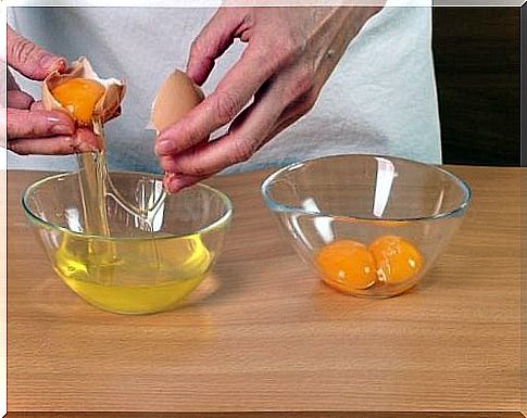 Prepare the face mask with egg white