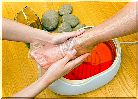 Foot treatment with paraffin