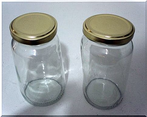 Homemade cosmetic organizers from mason jars