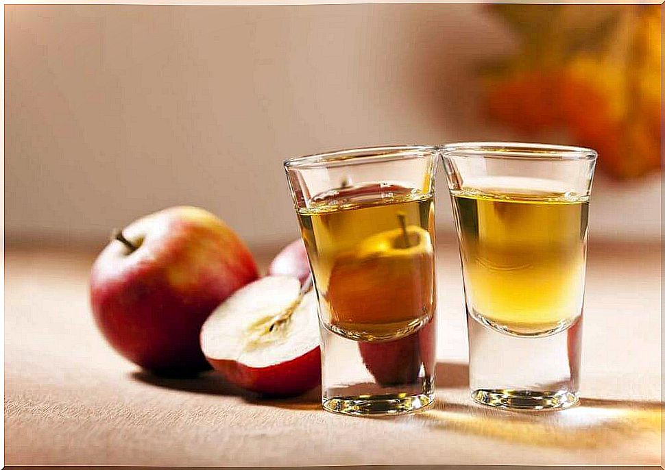 Why apple cider vinegar works as a natural antihistamines for allergies.