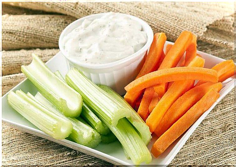 Cottage cheese with vegetable sticks