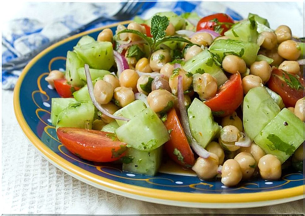 Salad with legumes - 4 delicious recipes