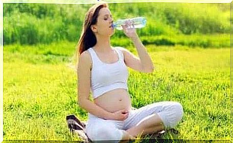 If you have sinusitis during pregnancy, drink plenty of water
