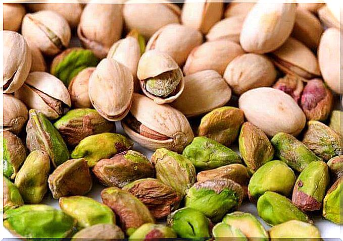 Eating nuts can ease hunger pangs between meals