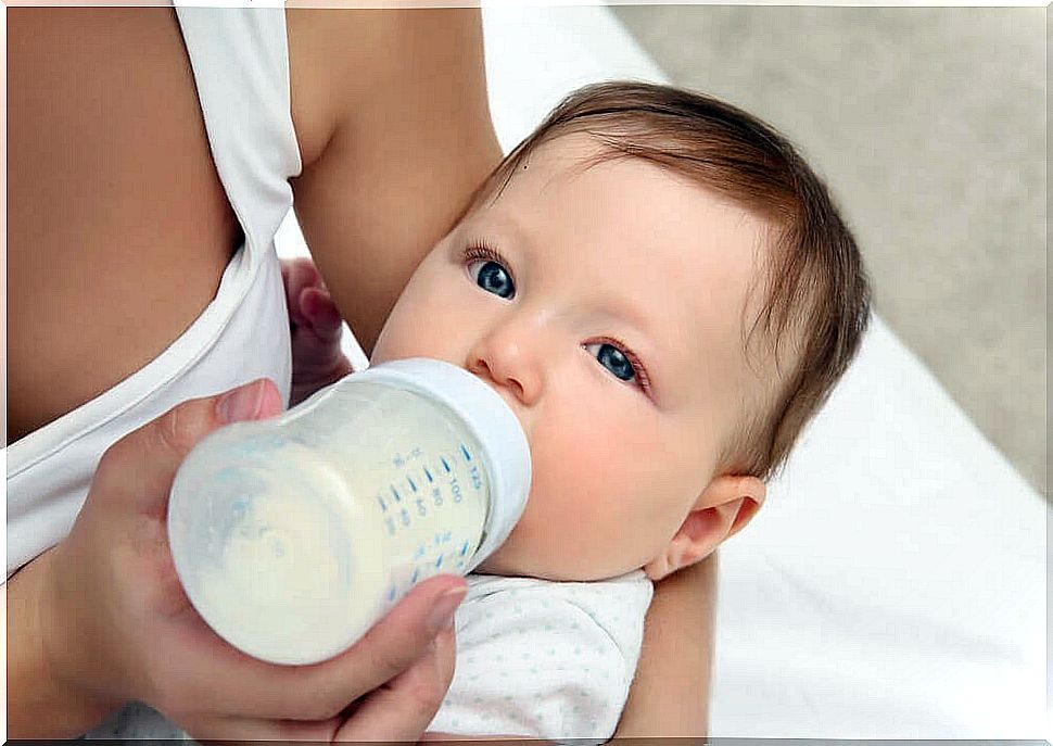 Weaning: from breast to bottle