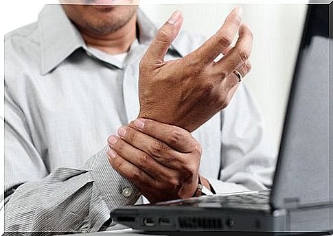 Man with carpal tunnel syndrome